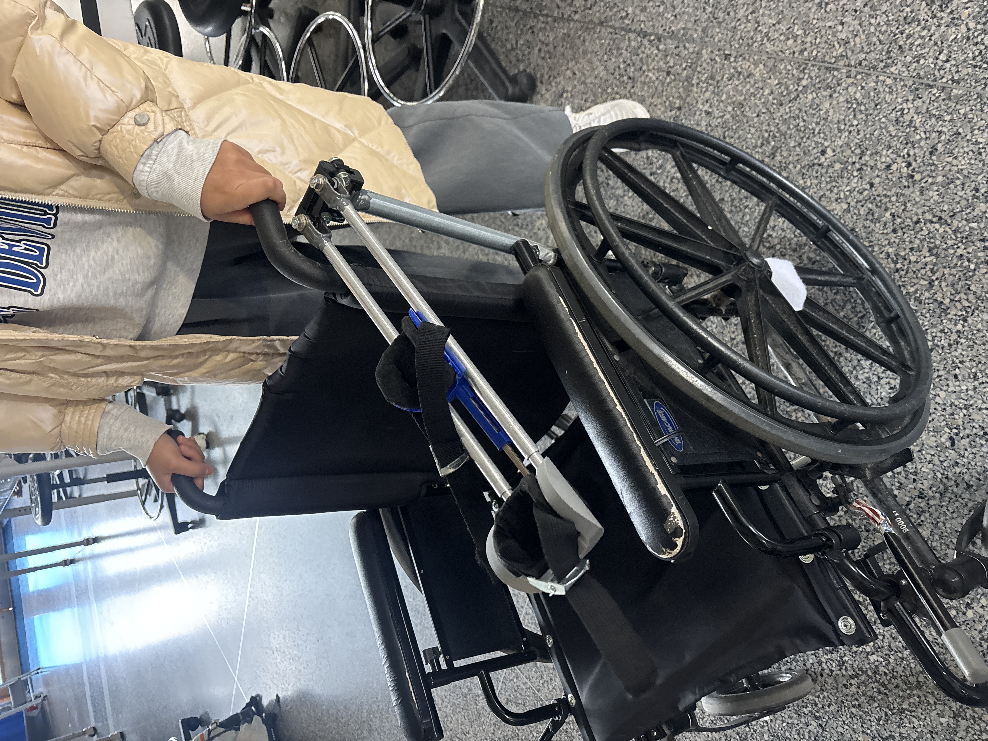 Adaptive arm support prototype mounted on wheelchair